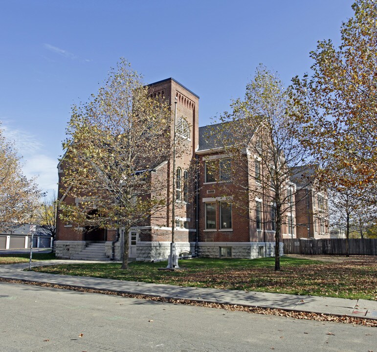 Hawthorne School Apartments in Dayton, OH - Foto de edificio
