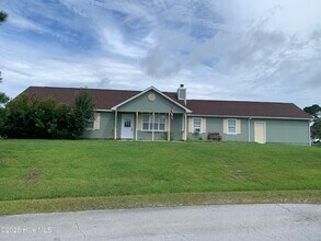 210 Zachary Ln in Hubert, NC - Building Photo - Building Photo