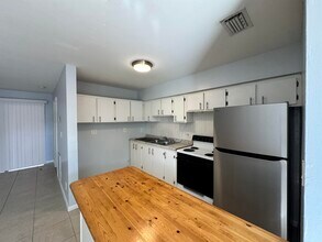 8761 40th Ter N in Palm Beach Gardens, FL - Building Photo - Building Photo