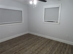 2433 NW 96th St in Miami, FL - Building Photo - Building Photo