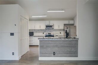 336 S Ketch Dr in Sunrise, FL - Foto de edificio - Building Photo