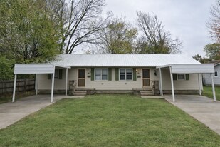 318 N Oak St in Nevada, MO - Building Photo