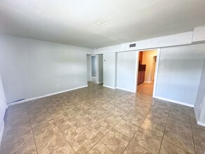 400 Opa-Locka Blvd in North Miami, FL - Building Photo - Building Photo