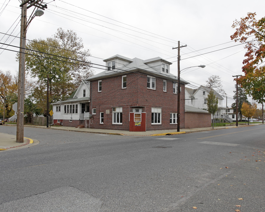 111-119 E Main St in Penns Grove, NJ - Building Photo