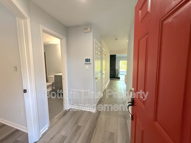 9031 J M Keynes Dr in Charlotte, NC - Building Photo - Building Photo