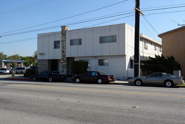 12302 Inglewood Ave in Hawthorne, CA - Foto de edificio - Building Photo