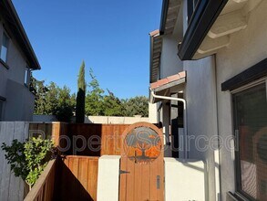 16615 English Country Trail in Lathrop, CA - Building Photo - Building Photo
