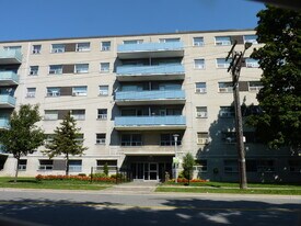Sandalwood Manor in Toronto, ON - Building Photo