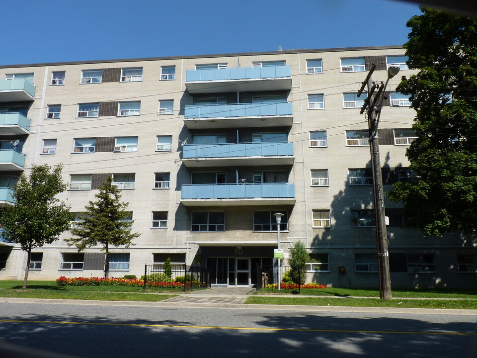 Sandalwood Manor in Toronto, ON - Building Photo