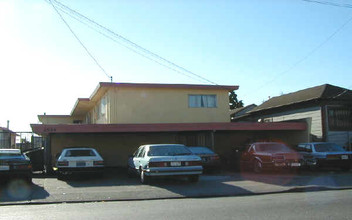 1544 38th Ave in Oakland, CA - Foto de edificio - Building Photo