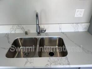 7100 S Figueroa St in Los Angeles, CA - Building Photo - Building Photo