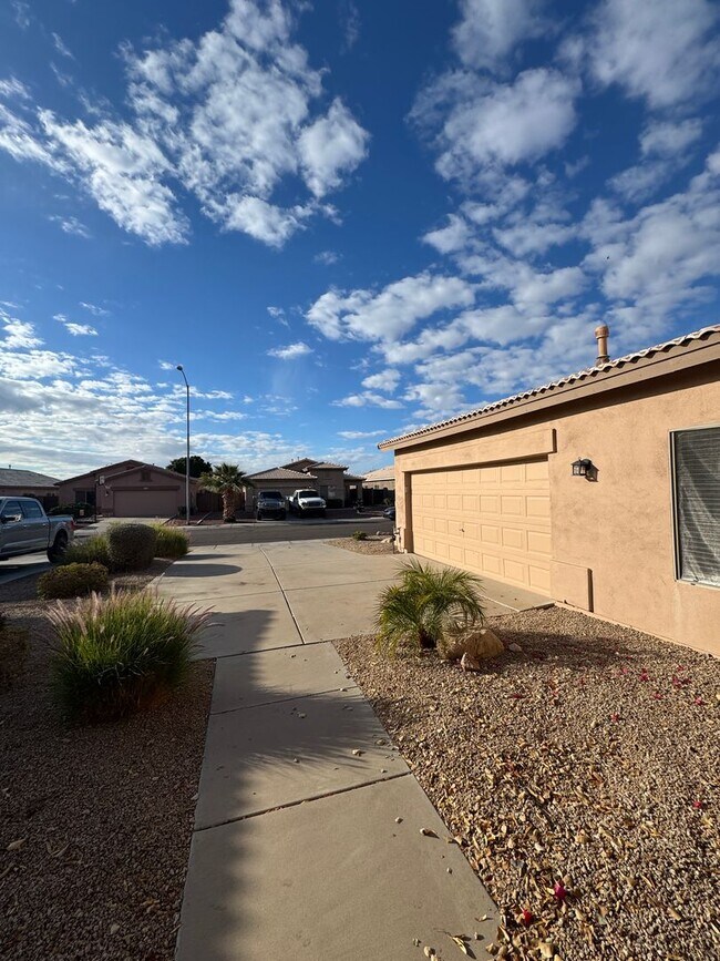 9450 W Quail Ave in Peoria, AZ - Building Photo - Building Photo