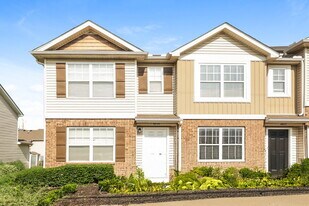 8035 Logan Dr in La Vergne, TN - Building Photo