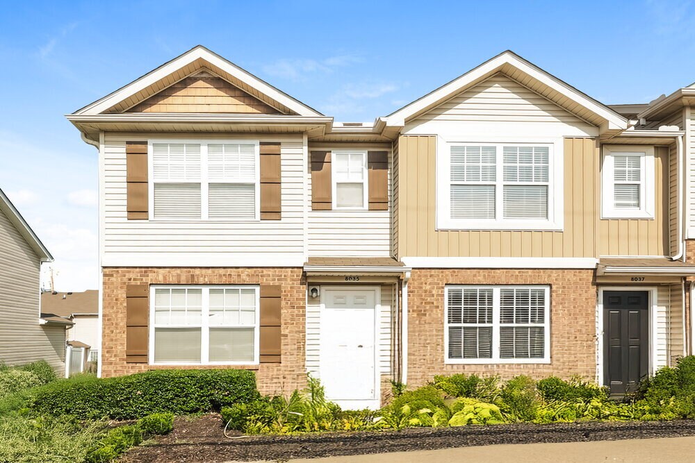 8035 Logan Dr in La Vergne, TN - Foto de edificio