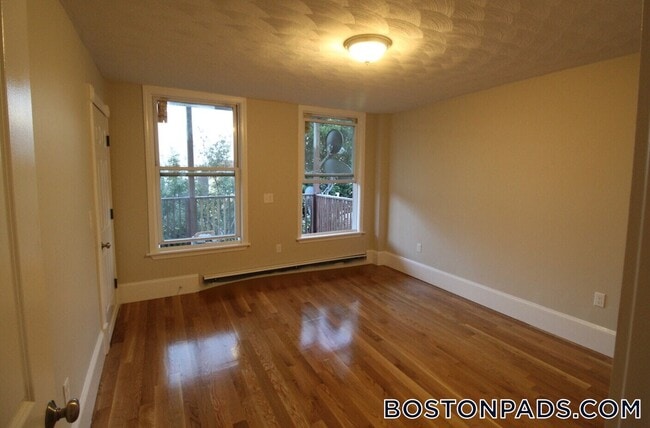 125 Princeton St, Unit 2 in Boston, MA - Foto de edificio - Building Photo