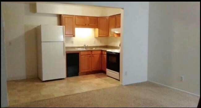 4734 W Dimond Blvd in Anchorage, AK - Foto de edificio - Building Photo