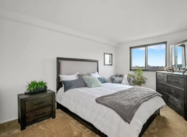 7800 E Jefferson Ave