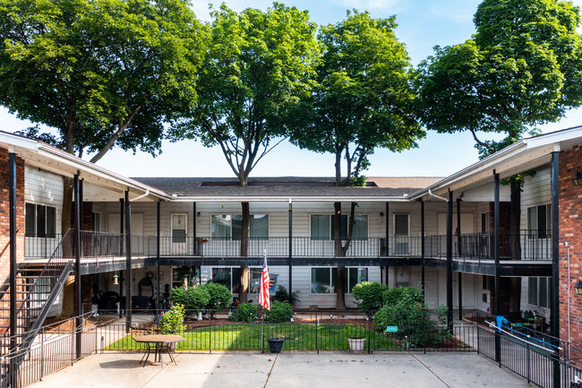 Huntington House Riverview in Riverview, MI - Foto de edificio - Building Photo