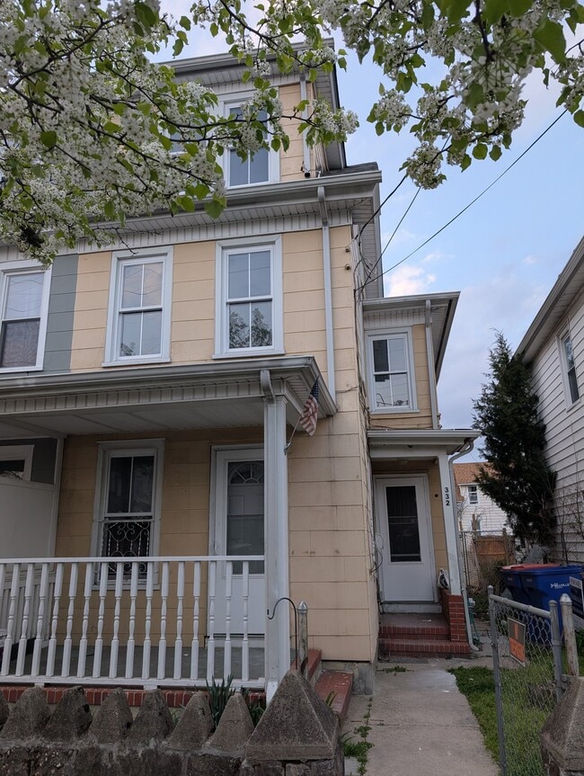 property at 332 E Broad St