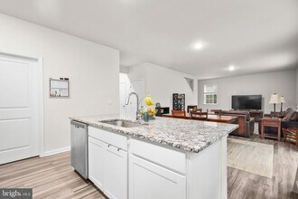 141 Livingwood Ct in Fredericksburg, VA - Building Photo - Building Photo