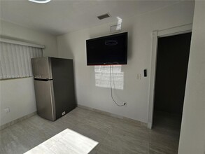 1631 NW 175th Terrace in Miami, FL - Foto de edificio - Building Photo