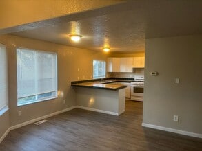 3650 SW Coast Ave in Lincoln City, OR - Building Photo - Building Photo