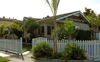 734 W Bellevue Dr in Anaheim, CA - Building Photo