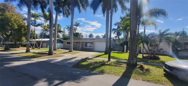 1016 NE 5th St in Hallandale Beach, FL - Building Photo - Building Photo