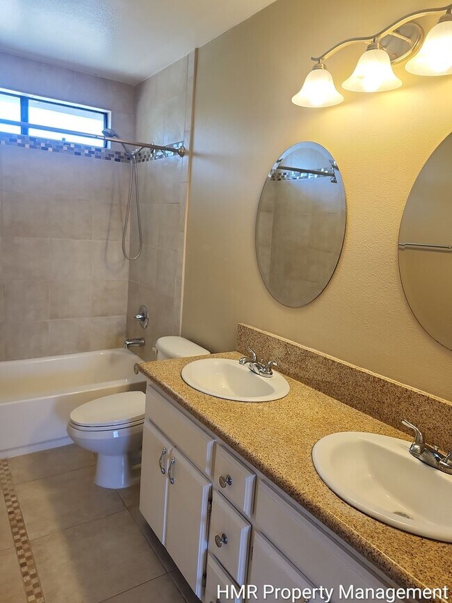 1121 E Grand Ave in Pomona, CA - Building Photo - Building Photo