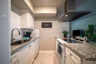 9130 Vogue Ln, Unit B in Houston, TX - Building Photo