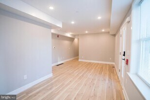 4926 Locust St in Philadelphia, PA - Building Photo