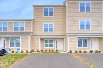 430 Pin Oak Dr NW in Christiansburg, VA - Building Photo - Building Photo