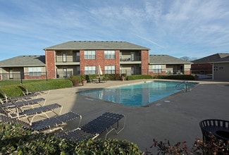 Grace Townhomes in Ennis, TX - Foto de edificio - Building Photo