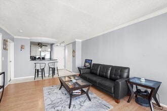 111 W Maple St, Unit 2508 in Chicago, IL - Foto de edificio - Building Photo