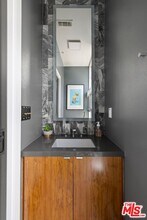 140 S Gramercy Pl in Los Angeles, CA - Building Photo - Building Photo