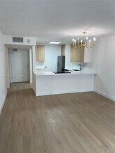 345 Ocean Dr in Miami Beach, FL - Building Photo - Building Photo