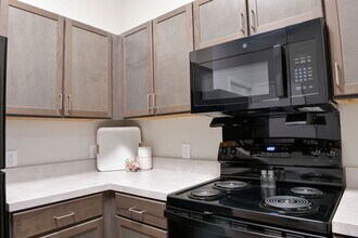 5757 Maple Canyon Ave in Columbus, OH - Building Photo - Building Photo