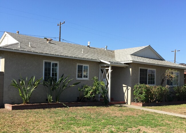 1712 E Broadway in Anaheim, CA - Building Photo - Building Photo