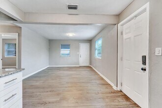 172 W 15th St in Riviera Beach, FL - Building Photo - Building Photo