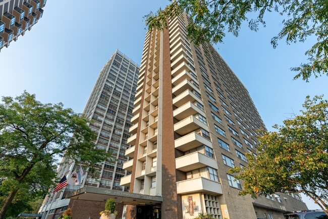 property at 6157 N Sheridan Rd