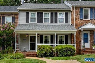 430 Wynridge Dr in Charlottesville, VA - Building Photo