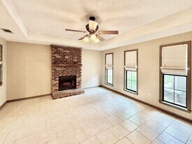 961 E Tom Stokes Ct in Baton Rouge, LA - Building Photo