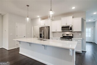 1095 Lawanna Dr in Marietta, GA - Building Photo - Building Photo