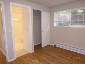 15011 SE 45th St in Bellevue, WA - Building Photo - Building Photo