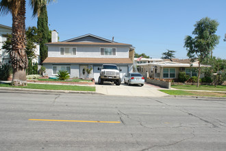 714 E Orange Grove Ave in Burbank, CA - Building Photo - Building Photo