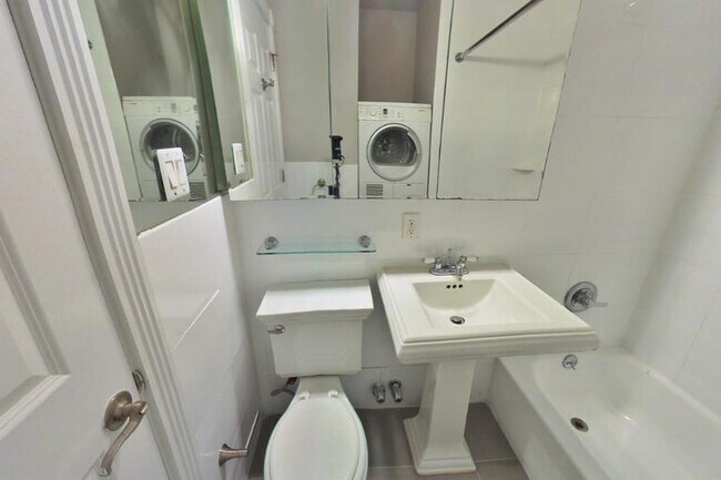 44 Avenue B in New York, NY - Building Photo - Building Photo