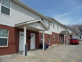 215 W Pine St in Warrensburg, MO - Building Photo