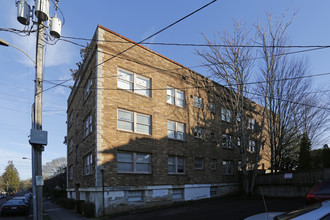 1410-1418 NE Schuyler St in Portland, OR - Building Photo - Building Photo