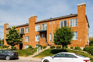 1126 Dale Rue in Laval, QC - Building Photo