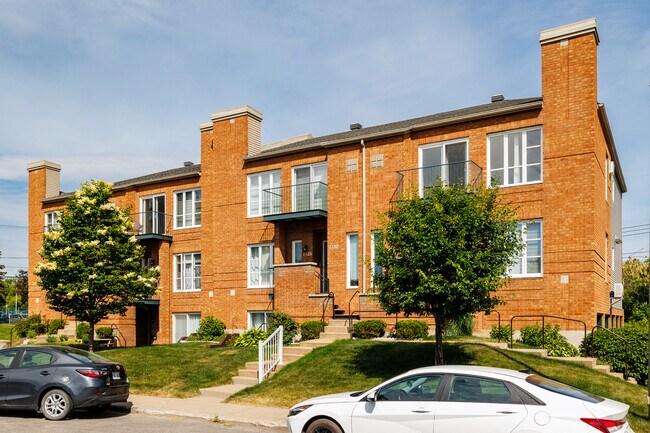 1126 Dale Rue in Laval, QC - Building Photo - Primary Photo